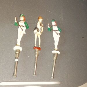 3 Bar Bottle Toppers